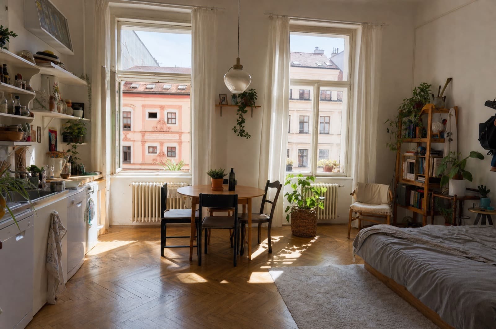 Sunny room by Riegrovy sady